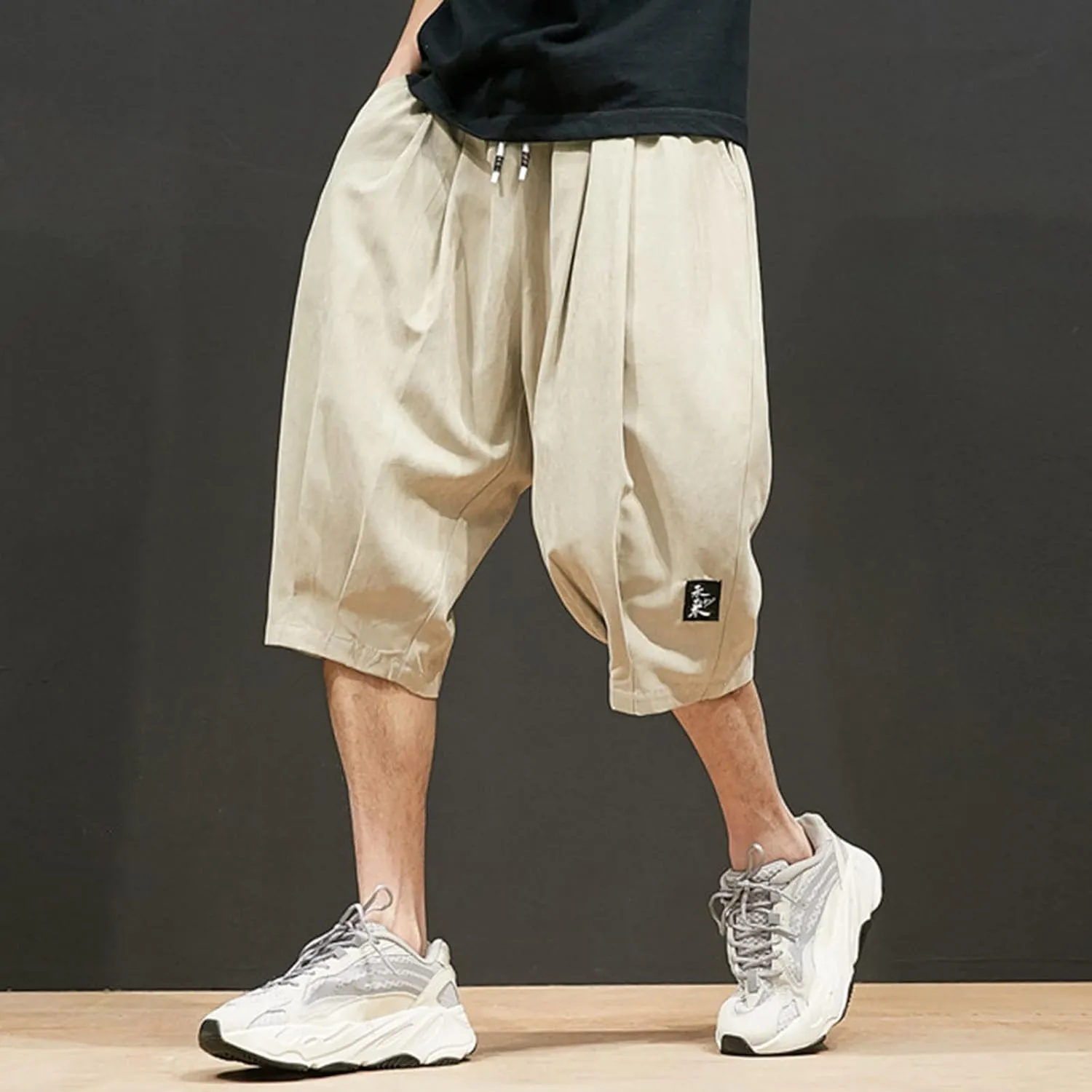 Men's Casual Shorts 3/4 Jogger Capri Pants Breathable Elastic Waist Below Knee Short Pants with Pockets Yoga Harem Pants