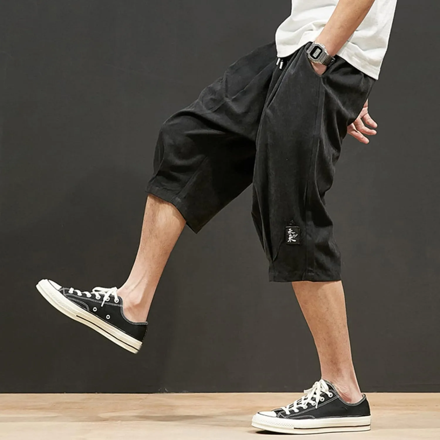 Men's Casual Shorts 3/4 Jogger Capri Pants Breathable Elastic Waist Below Knee Short Pants with Pockets Yoga Harem Pants