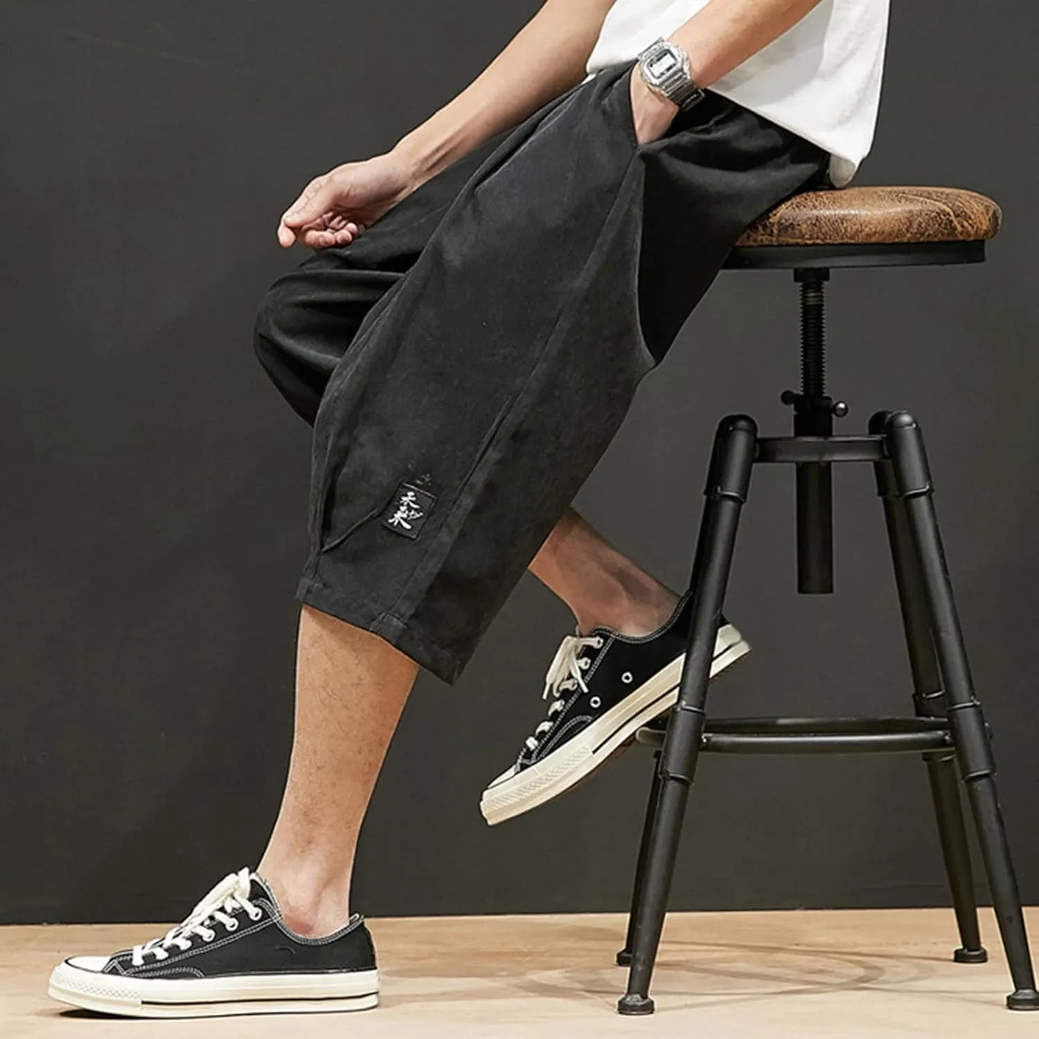 Men's Casual Shorts 3/4 Jogger Capri Pants Breathable Elastic Waist Below Knee Short Pants with Pockets Yoga Harem Pants